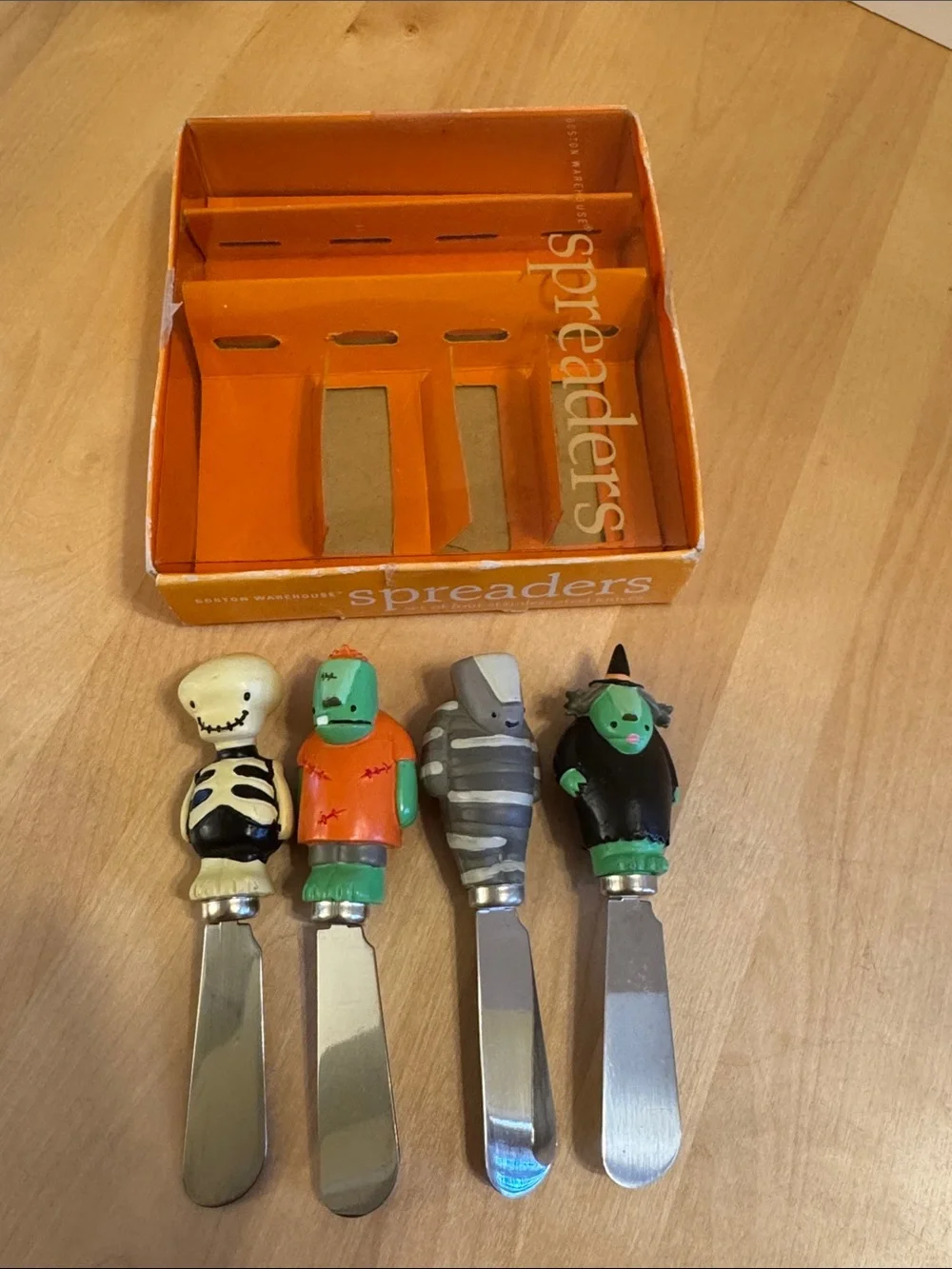 Set of 4 Festive stainless steel Ghosts & Goblins cheese/butter spreader set